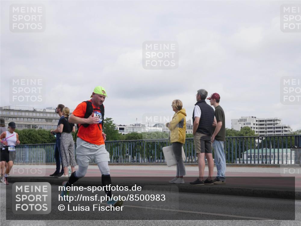 29.06.2025 - hella hamburg halbmarathon Luisa Fischer http://msf.ph/oto/8500983 29.06.2025 10:07:18 Kennedybrücke 1161, 103, 1032, 1161, 1367, 2979, 3488, 4488, 5363, 6706 meine-sportfotos.de