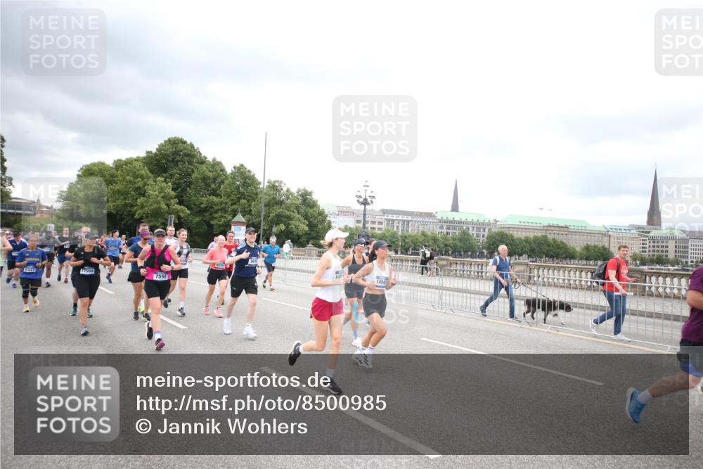 29.06.2025 - hella hamburg halbmarathon Jannik Wohlers http://msf.ph/oto/8500985 29.06.2025 10:57:35 Lombardsbrücke 1388, 2015, 2169, 2451, 2900, 3644, 3936, 4059, 4429, 5676, 6316, 6337, 7193, 7556, 7977, 7990, 8474, 8512, 8713, 8773, 9180, 9319, 9394, 9398, 9436, 9481, 9832, 10058, 10352, 10380, 10461, 10513, 10560, 10578, 10635, 10737, 10912, 11013, 11037, 11193, 11263, 11266, 11267, 11353, 11392, 11615, 11636, 11732, 12122, 13176, 13352, 13358, 13364, 13553, 13804, 13882, 14290, 14453, 14507, 14685, 15282, 15510, 15552, 15800, 16082, 16349, 17881 meine-sportfotos.de