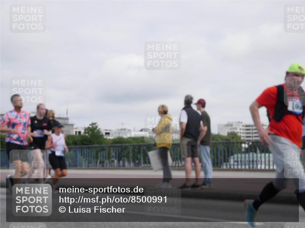 29.06.2025 - hella hamburg halbmarathon Luisa Fischer http://msf.ph/oto/8500991 29.06.2025 10:07:19 Kennedybrücke 10, 1032, 1161, 1367, 3488, 4488, 5363, 6706, 10756 meine-sportfotos.de