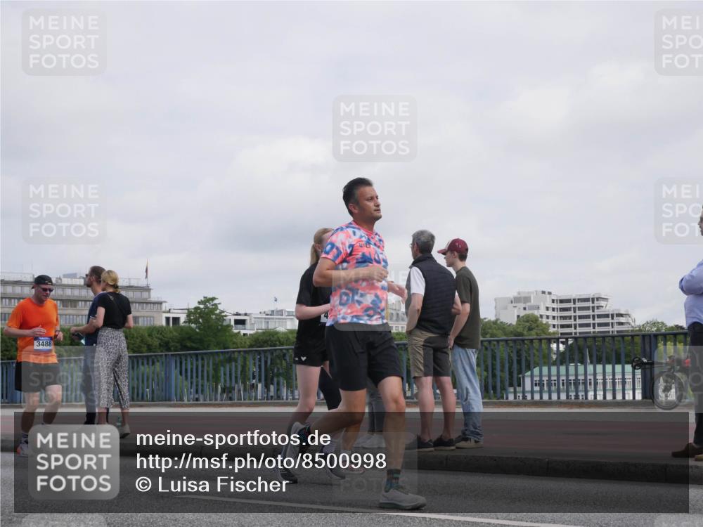 29.06.2025 - hella hamburg halbmarathon Luisa Fischer http://msf.ph/oto/8500998 29.06.2025 10:07:20 Kennedybrücke 3488, 1032, 1161, 1367, 3488, 4488, 5363, 5976, 6706, 6709, 10756 meine-sportfotos.de