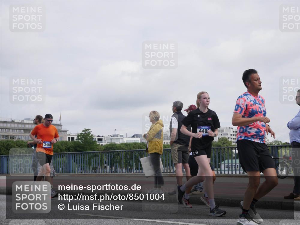 29.06.2025 - hella hamburg halbmarathon Luisa Fischer http://msf.ph/oto/8501004 29.06.2025 10:07:20 Kennedybrücke 3488, 448, 1032, 1161, 1367, 3488, 4488, 5363, 5976, 6706, 6709, 10756 meine-sportfotos.de