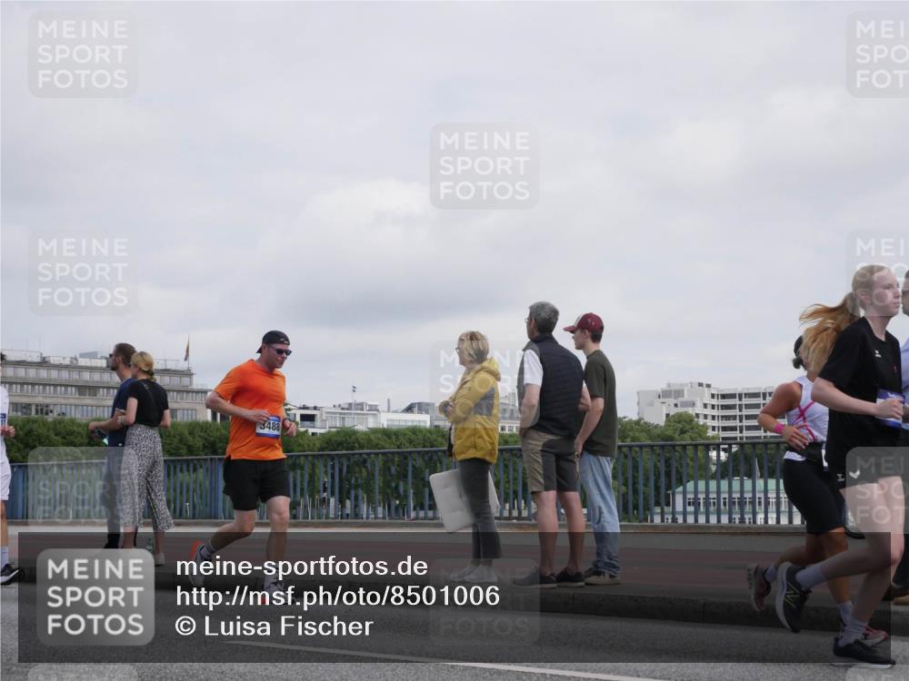 29.06.2025 - hella hamburg halbmarathon Luisa Fischer http://msf.ph/oto/8501006 29.06.2025 10:07:21 Kennedybrücke 3488, 1161, 1367, 3488, 4488, 5976, 6706, 6709, 10756 meine-sportfotos.de