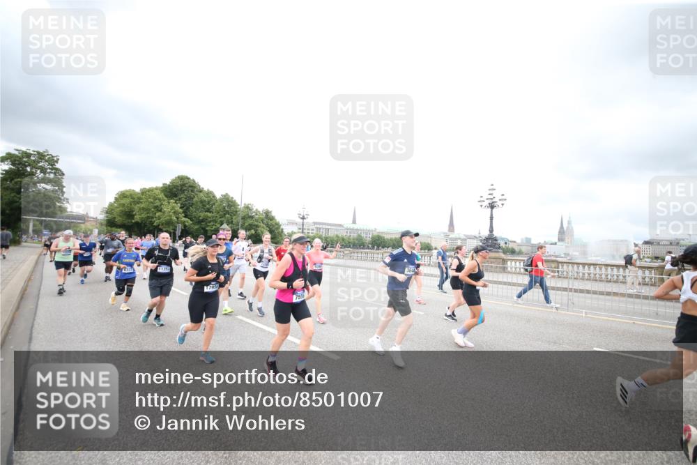 29.06.2025 - hella hamburg halbmarathon Jannik Wohlers http://msf.ph/oto/8501007 29.06.2025 10:57:37 Lombardsbrücke 1388, 2169, 2273, 2275, 2900, 3644, 3936, 4429, 5676, 6316, 6337, 7193, 7556, 7783, 7977, 7990, 8439, 8440, 8441, 8442, 8474, 8512, 8713, 8773, 8888, 9180, 9319, 9394, 9398, 9436, 9481, 9832, 10058, 10352, 10380, 10513, 10560, 10635, 10737, 10912, 11013, 11037, 11263, 11266, 11267, 11353, 11392, 11615, 11636, 11732, 12122, 13176, 13352, 13358, 13364, 13553, 13804, 14290, 14453, 14507, 14533, 14634, 14685, 15282, 15510, 15552, 15800, 15916, 16349, 17881 meine-sportfotos.de