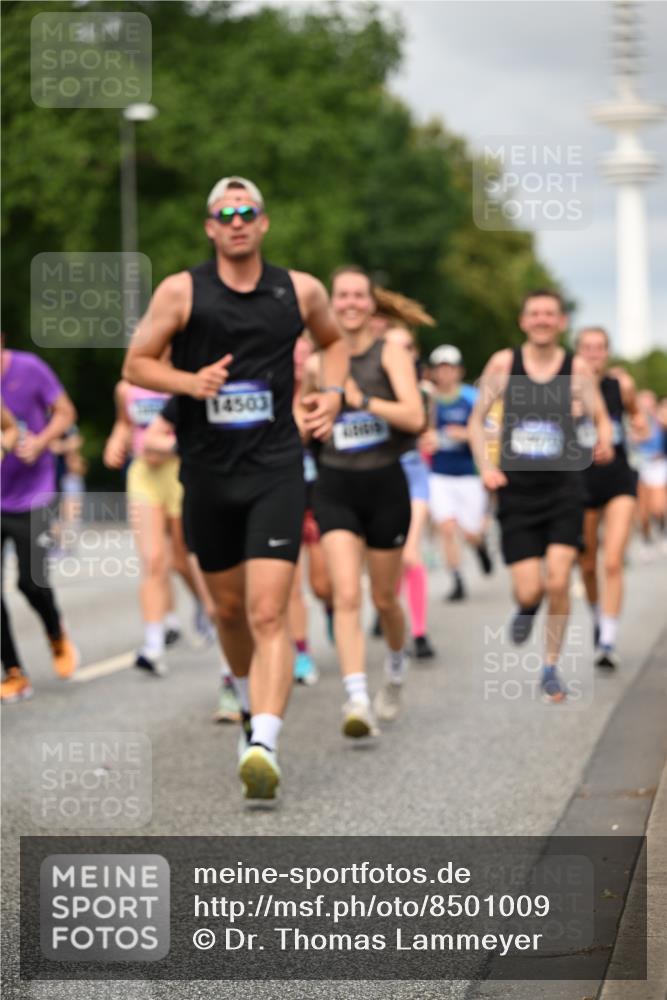 29.06.2025 - hella hamburg halbmarathon Dr. Thomas Lammeyer http://msf.ph/oto/8501009 29.06.2025 10:24:52 Kennedybrücke 1011, 1154, 1471, 2053, 2064, 2101, 2834, 2923, 3781, 3842, 4154, 4166, 4288, 4754, 4869, 5181, 5811, 5812, 6608, 6844, 6951, 7131, 8025, 8113, 8146, 8724, 8738, 8940, 9005, 9011, 9236, 9873, 9981, 10039, 10041, 10350, 10585, 10613, 10647, 10754, 11100, 11145 meine-sportfotos.de