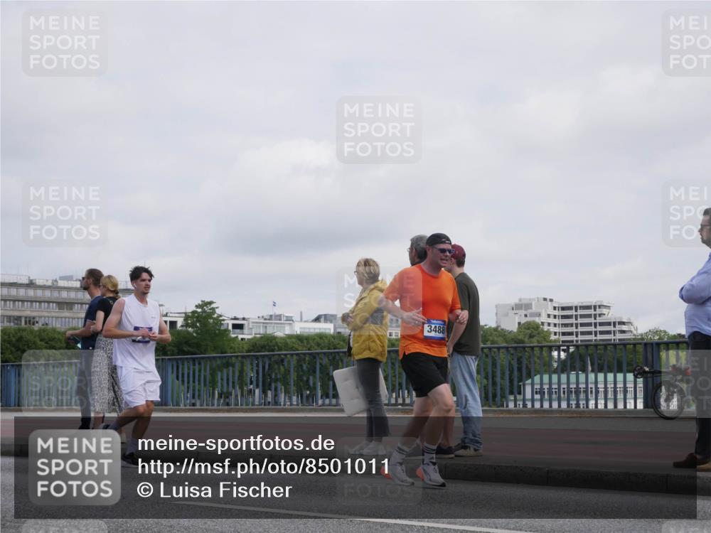 29.06.2025 - hella hamburg halbmarathon Luisa Fischer http://msf.ph/oto/8501011 29.06.2025 10:07:22 Kennedybrücke 3488, 1161, 1367, 3488, 4488, 5976, 6706, 6709, 10756 meine-sportfotos.de