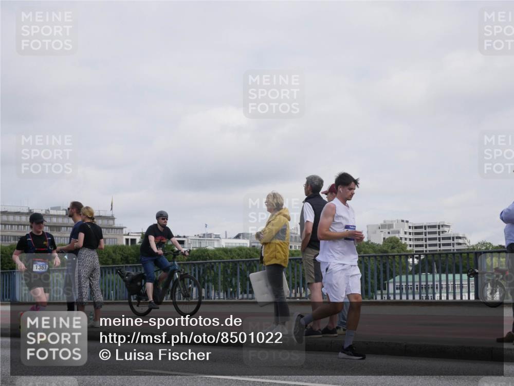 29.06.2025 - hella hamburg halbmarathon Luisa Fischer http://msf.ph/oto/8501022 29.06.2025 10:07:23 Kennedybrücke 1367, 1161, 1367, 1377, 1674, 3488, 4488, 5976, 6706, 6709, 10756 meine-sportfotos.de