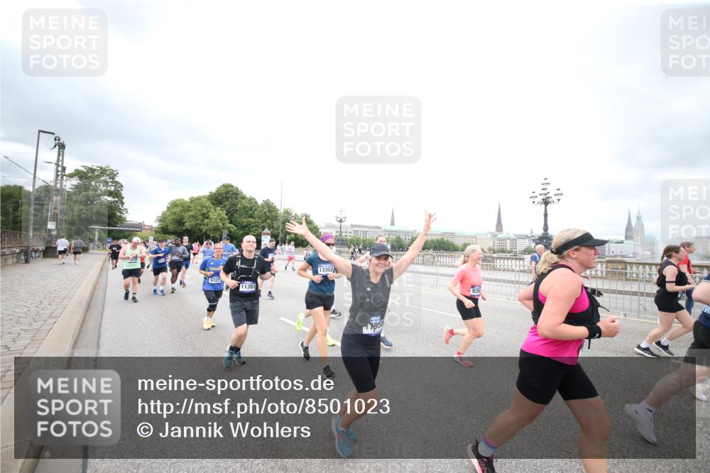 29.06.2025 - hella hamburg halbmarathon Jannik Wohlers http://msf.ph/oto/8501023 29.06.2025 10:57:38 Lombardsbrücke 1388, 2169, 2273, 2275, 2900, 3644, 3936, 4429, 5676, 6316, 6337, 7193, 7556, 7783, 7977, 7990, 8439, 8440, 8441, 8442, 8474, 8512, 8713, 8773, 8888, 9180, 9319, 9398, 9436, 9481, 9832, 10058, 10380, 10560, 10635, 10737, 10912, 11037, 11263, 11266, 11267, 11353, 11392, 11615, 11636, 11732, 12122, 13176, 13218, 13352, 13358, 13364, 13553, 13804, 14290, 14453, 14507, 14533, 14634, 14685, 15282, 15510, 15552, 15800, 15916, 16329, 16349, 17881 meine-sportfotos.de
