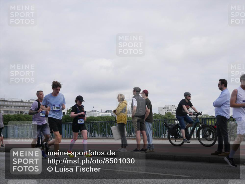 29.06.2025 - hella hamburg halbmarathon Luisa Fischer http://msf.ph/oto/8501030 29.06.2025 10:07:24 Kennedybrücke 1788, 6706, 1367, 1161, 1367, 1377, 1674, 3488, 4488, 5354, 5976, 6706, 6709, 10756 meine-sportfotos.de