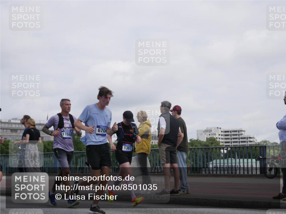 29.06.2025 - hella hamburg halbmarathon Luisa Fischer http://msf.ph/oto/8501035 29.06.2025 10:07:25 Kennedybrücke 17880, 670, 1367, 1367, 1377, 1674, 3413, 3488, 5354, 5365, 5976, 6706, 6709, 10756 meine-sportfotos.de