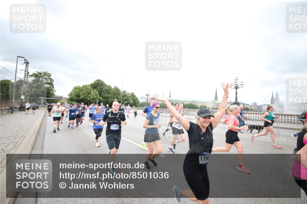 29.06.2025 - hella hamburg halbmarathon Jannik Wohlers http://msf.ph/oto/8501036 29.06.2025 10:57:38 Lombardsbrücke 1388, 2169, 2273, 2275, 2900, 3644, 3936, 4429, 5676, 6316, 6337, 7193, 7556, 7783, 7977, 7990, 8439, 8440, 8441, 8442, 8474, 8512, 8713, 8773, 8888, 9180, 9319, 9398, 9436, 9481, 9832, 10058, 10380, 10560, 10635, 10737, 10912, 11037, 11263, 11266, 11267, 11353, 11392, 11615, 11636, 11732, 12122, 13176, 13218, 13352, 13358, 13364, 13553, 13804, 14290, 14453, 14507, 14533, 14634, 14685, 15282, 15510, 15552, 15800, 15916, 16329, 16349, 17881 meine-sportfotos.de