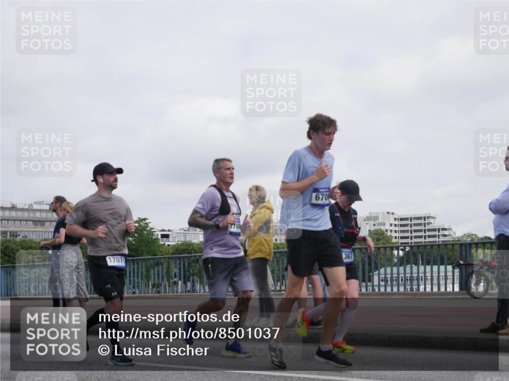 29.06.2025 - hella hamburg halbmarathon Luisa Fischer http://msf.ph/oto/8501037 29.06.2025 10:07:25 Kennedybrücke 1707, 6706, 367, 1367, 1377, 1674, 3413, 3488, 5354, 5365, 5976, 6706, 6709, 10756 meine-sportfotos.de