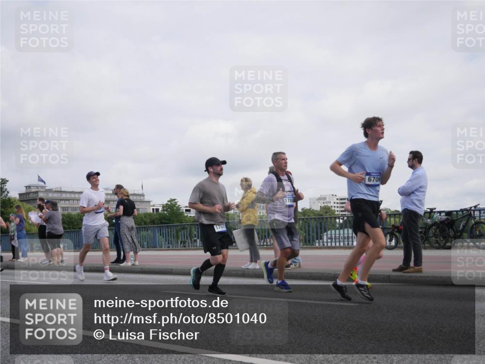 29.06.2025 - hella hamburg halbmarathon Luisa Fischer http://msf.ph/oto/8501040 29.06.2025 10:07:26 Kennedybrücke 1707, 1788, 6706, 1367, 1377, 1674, 3413, 3488, 5354, 5365, 5976, 6706, 6709, 10756 meine-sportfotos.de