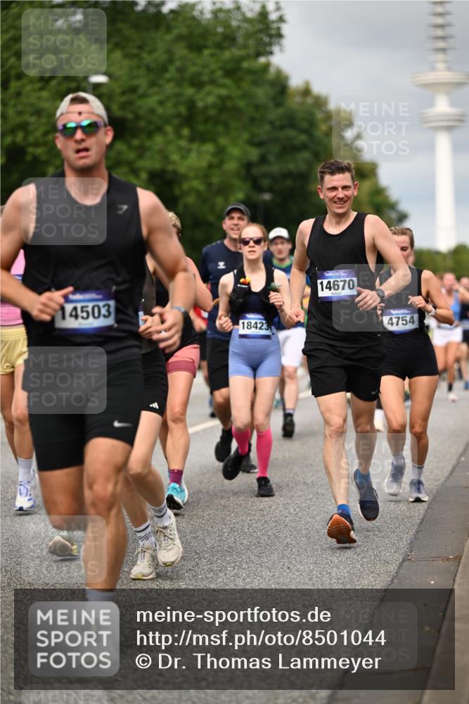 29.06.2025 - hella hamburg halbmarathon Dr. Thomas Lammeyer http://msf.ph/oto/8501044 29.06.2025 10:24:53 Kennedybrücke 1011, 1154, 1471, 2053, 2064, 2101, 2834, 2923, 3161, 3781, 3842, 4154, 4166, 4288, 4754, 4869, 5181, 5811, 5812, 6608, 6844, 6951, 7131, 8025, 8113, 8146, 8724, 8738, 8940, 9005, 9011, 9236, 9873, 9981, 10039, 10041, 10350, 10585, 10613, 10647, 10754, 11100, 11145 meine-sportfotos.de
