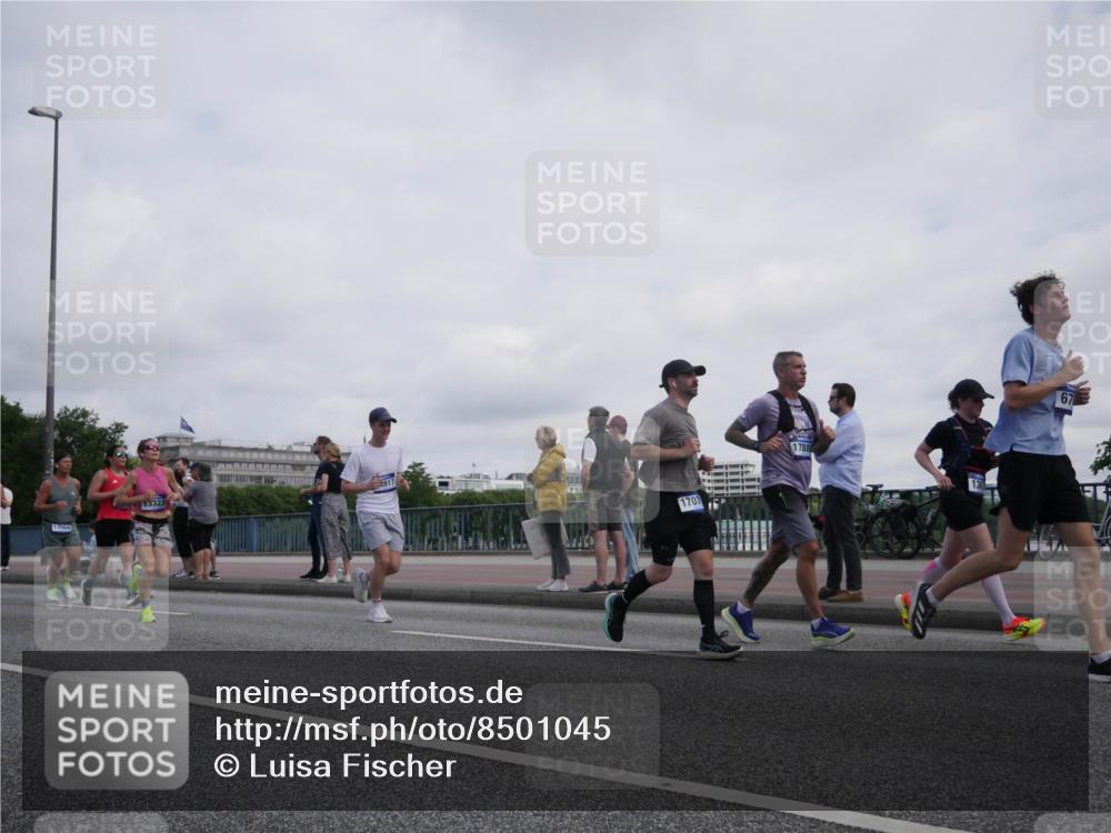 29.06.2025 - hella hamburg halbmarathon Luisa Fischer http://msf.ph/oto/8501045 29.06.2025 10:07:26 Kennedybrücke 12004, 13327, 1707, 1788, 67, 1367, 1377, 1674, 3413, 3488, 5354, 5365, 5976, 6706, 6709, 10756 meine-sportfotos.de