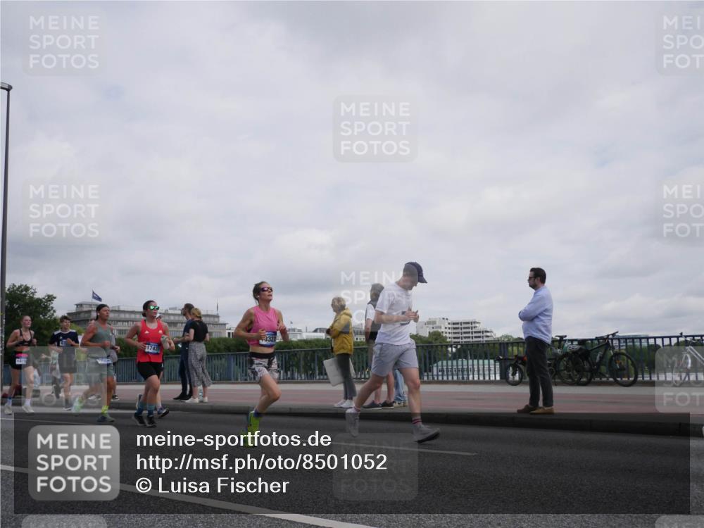 29.06.2025 - hella hamburg halbmarathon Luisa Fischer http://msf.ph/oto/8501052 29.06.2025 10:07:27 Kennedybrücke 1075, 17437, 3327, 1367, 1377, 1674, 3413, 5354, 5365, 5976, 6706, 6709, 10756 meine-sportfotos.de