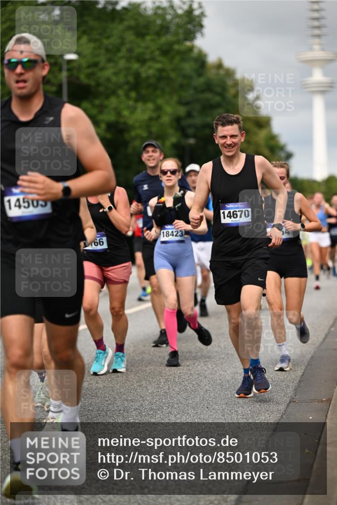 29.06.2025 - hella hamburg halbmarathon Dr. Thomas Lammeyer http://msf.ph/oto/8501053 29.06.2025 10:24:53 Kennedybrücke 1011, 1154, 1471, 2053, 2064, 2101, 2834, 2923, 3161, 3781, 3842, 4154, 4166, 4288, 4754, 4869, 5181, 5811, 5812, 6608, 6844, 6951, 7131, 8025, 8113, 8146, 8724, 8738, 8940, 9005, 9011, 9236, 9873, 9981, 10039, 10041, 10350, 10585, 10613, 10647, 10754, 11100, 11145 meine-sportfotos.de