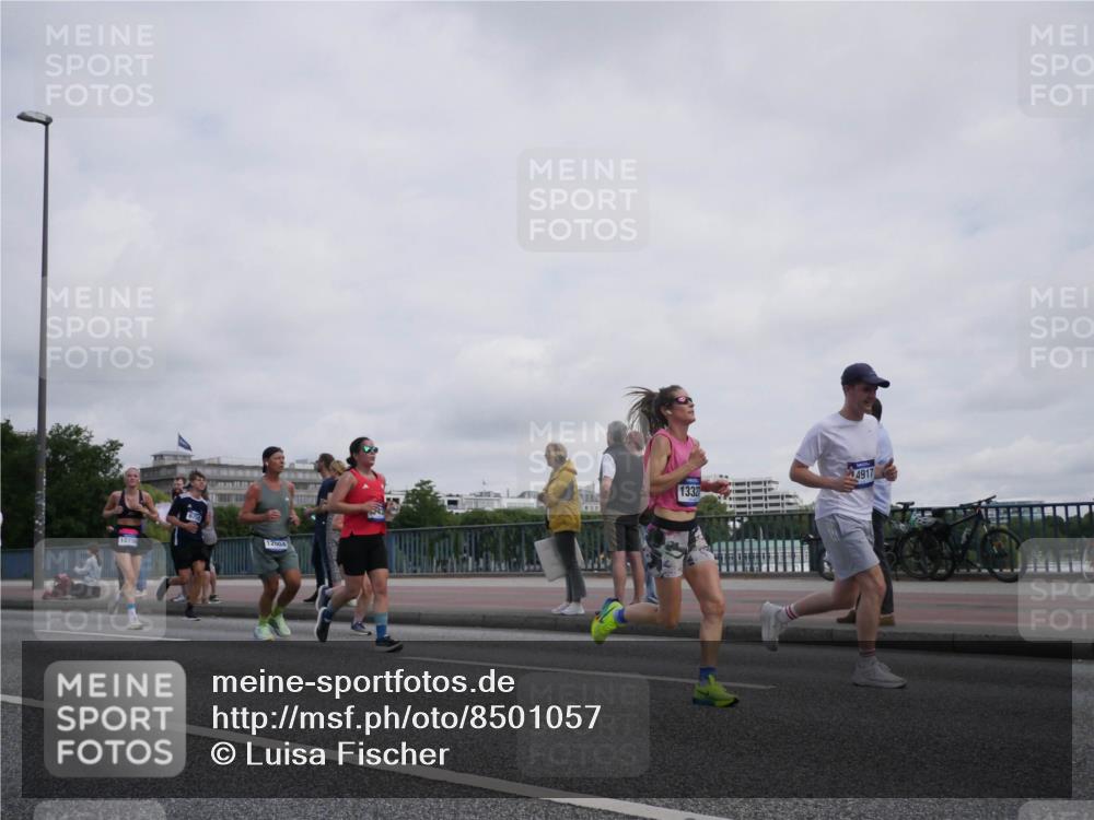 29.06.2025 - hella hamburg halbmarathon Luisa Fischer http://msf.ph/oto/8501057 29.06.2025 10:07:28 Kennedybrücke 1075, 67, 12004, 13327, 4917, 1367, 1377, 1674, 3413, 5354, 5365, 5976, 6706, 6709, 10756 meine-sportfotos.de