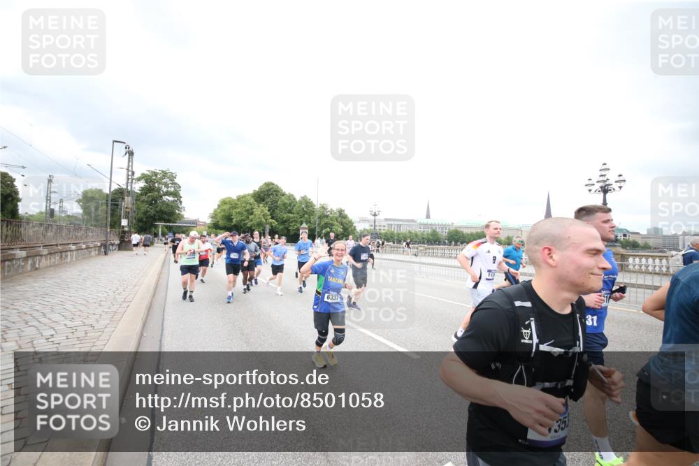 29.06.2025 - hella hamburg halbmarathon Jannik Wohlers http://msf.ph/oto/8501058 29.06.2025 10:57:39 Lombardsbrücke 1388, 2169, 2273, 2275, 3644, 3936, 4429, 5676, 5782, 6316, 6337, 7193, 7556, 7783, 7977, 7990, 8439, 8440, 8441, 8442, 8474, 8512, 8713, 8773, 8888, 9180, 9319, 9398, 9436, 9481, 9832, 10058, 10380, 10560, 10635, 10737, 10912, 10937, 11037, 11263, 11353, 11392, 11615, 11636, 11732, 12122, 13176, 13218, 13352, 13358, 13364, 13553, 13804, 14453, 14507, 14533, 14634, 14685, 15282, 15510, 15552, 15800, 15916, 16329, 16349, 17881 meine-sportfotos.de