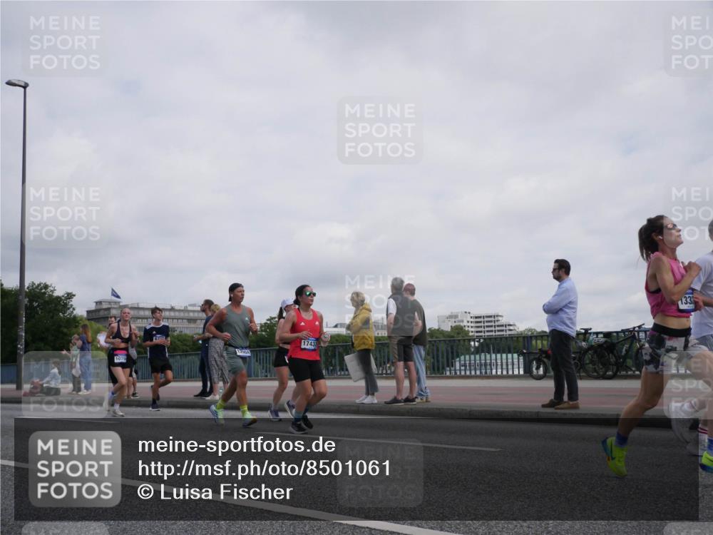 29.06.2025 - hella hamburg halbmarathon Luisa Fischer http://msf.ph/oto/8501061 29.06.2025 10:07:28 Kennedybrücke 1075, 12004, 17437, 133, 1367, 1377, 1674, 3413, 5354, 5365, 5976, 6706, 6709, 10756 meine-sportfotos.de