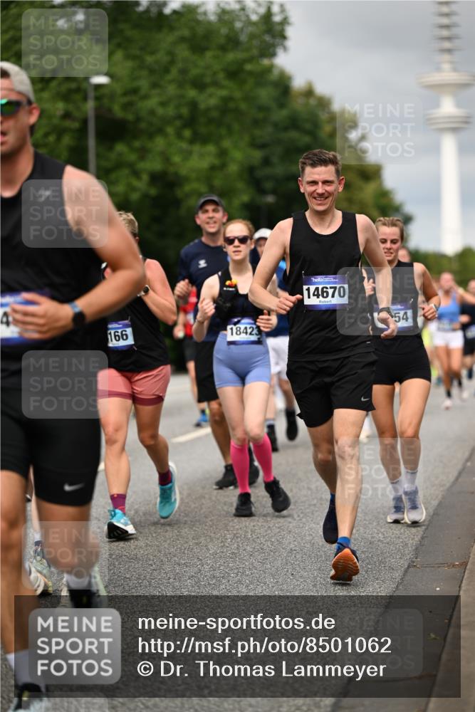 29.06.2025 - hella hamburg halbmarathon Dr. Thomas Lammeyer http://msf.ph/oto/8501062 29.06.2025 10:24:54 Kennedybrücke 1011, 1471, 2053, 2064, 2101, 2834, 2923, 3161, 3781, 3842, 4154, 4166, 4288, 4754, 4869, 5181, 5811, 5812, 6608, 6844, 6951, 7131, 8025, 8113, 8146, 8724, 8738, 8940, 9005, 9011, 9236, 9873, 9981, 10039, 10041, 10350, 10585, 10613, 10647, 10754, 11100, 11145 meine-sportfotos.de
