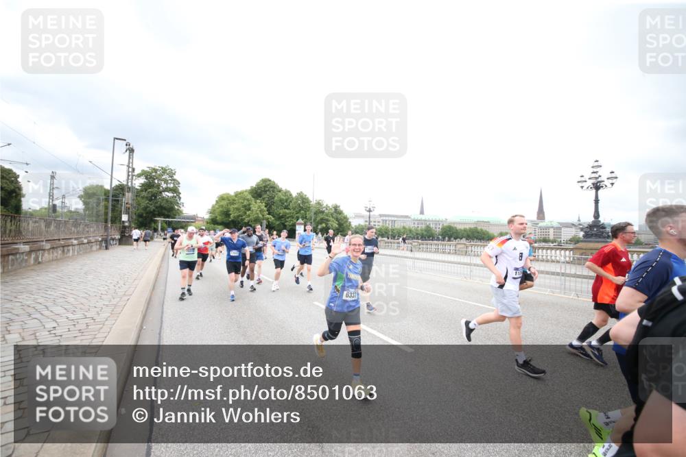 29.06.2025 - hella hamburg halbmarathon Jannik Wohlers http://msf.ph/oto/8501063 29.06.2025 10:57:39 Lombardsbrücke 1388, 2169, 2273, 2275, 3644, 3936, 4429, 5676, 5782, 6316, 6337, 7193, 7556, 7783, 7977, 7990, 8439, 8440, 8441, 8442, 8474, 8512, 8713, 8773, 8888, 9180, 9319, 9398, 9436, 9481, 9832, 10058, 10380, 10560, 10635, 10737, 10912, 10937, 11037, 11263, 11353, 11392, 11615, 11636, 11732, 12122, 13176, 13218, 13352, 13358, 13364, 13553, 13804, 14453, 14507, 14533, 14634, 14685, 15282, 15510, 15552, 15800, 15916, 16329, 16349, 17881 meine-sportfotos.de