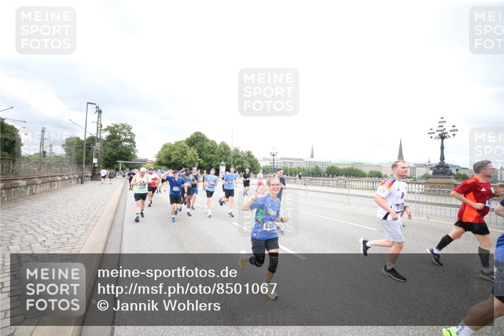 29.06.2025 - hella hamburg halbmarathon Jannik Wohlers http://msf.ph/oto/8501067 29.06.2025 10:57:39 Lombardsbrücke 1388, 2169, 2273, 2275, 3644, 3936, 4429, 5676, 5782, 6316, 6337, 7193, 7556, 7783, 7977, 7990, 8439, 8440, 8441, 8442, 8474, 8512, 8713, 8773, 8888, 9180, 9319, 9398, 9436, 9481, 9832, 10058, 10380, 10560, 10635, 10737, 10912, 10937, 11037, 11263, 11353, 11392, 11615, 11636, 11732, 12122, 13176, 13218, 13352, 13358, 13364, 13553, 13804, 14453, 14507, 14533, 14634, 14685, 15282, 15510, 15552, 15800, 15916, 16329, 16349, 17881 meine-sportfotos.de