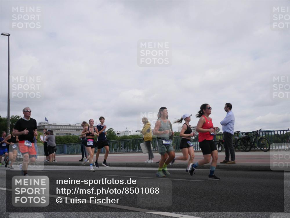 29.06.2025 - hella hamburg halbmarathon Luisa Fischer http://msf.ph/oto/8501068 29.06.2025 10:07:29 Kennedybrücke 1674, 1819, 5976, 10756, 12004, 1367, 1377, 1674, 3413, 5354, 5365, 5976, 6709, 10756 meine-sportfotos.de