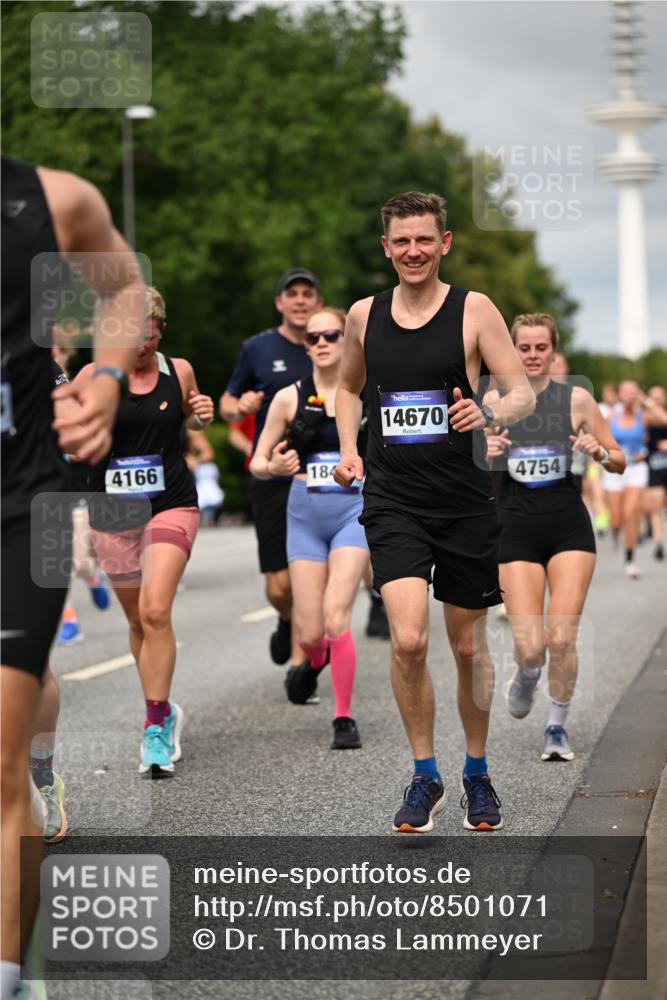 29.06.2025 - hella hamburg halbmarathon Dr. Thomas Lammeyer http://msf.ph/oto/8501071 29.06.2025 10:24:54 Kennedybrücke 1011, 1471, 2053, 2064, 2101, 2834, 2923, 3161, 3781, 3842, 4154, 4166, 4288, 4754, 4869, 5181, 5811, 5812, 6608, 6844, 6951, 7131, 8025, 8113, 8146, 8724, 8738, 8940, 9005, 9011, 9236, 9873, 9981, 10039, 10041, 10350, 10585, 10613, 10647, 10754, 11100, 11145 meine-sportfotos.de