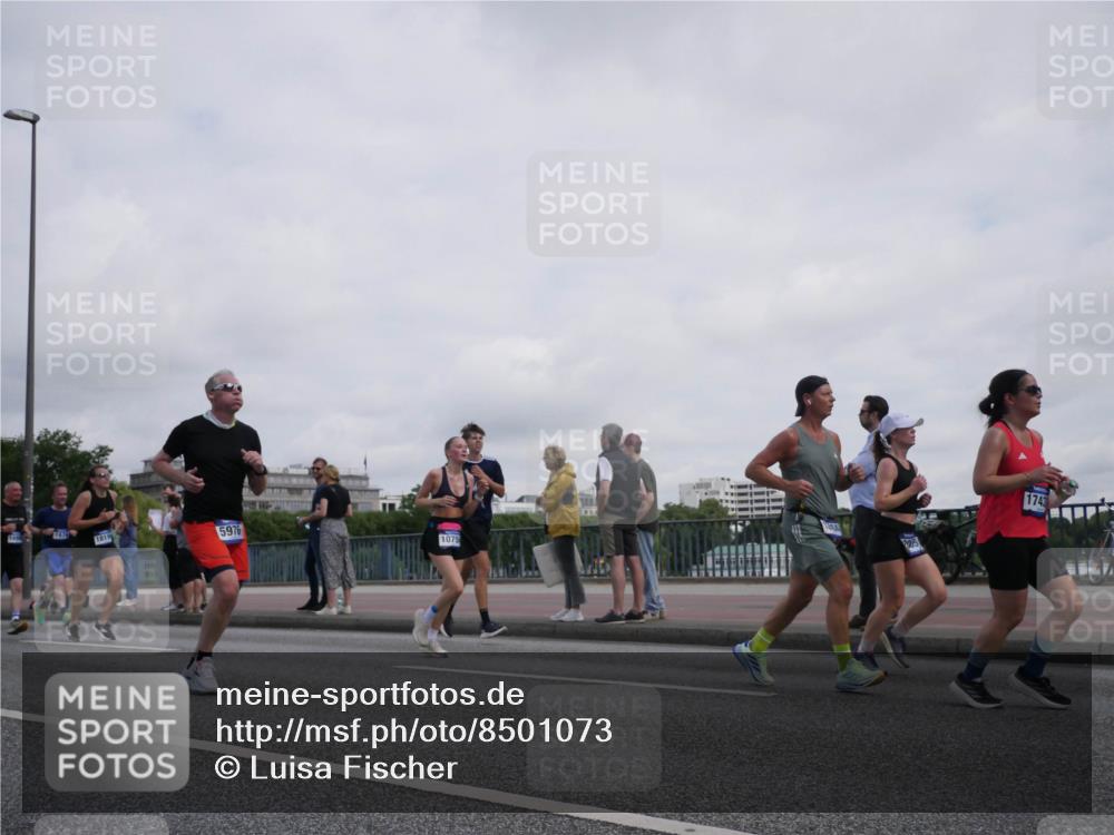 29.06.2025 - hella hamburg halbmarathon Luisa Fischer http://msf.ph/oto/8501073 29.06.2025 10:07:29 Kennedybrücke 1819, 5976, 1075, 1743, 1367, 1377, 1674, 3413, 5354, 5365, 5976, 6709, 10756 meine-sportfotos.de