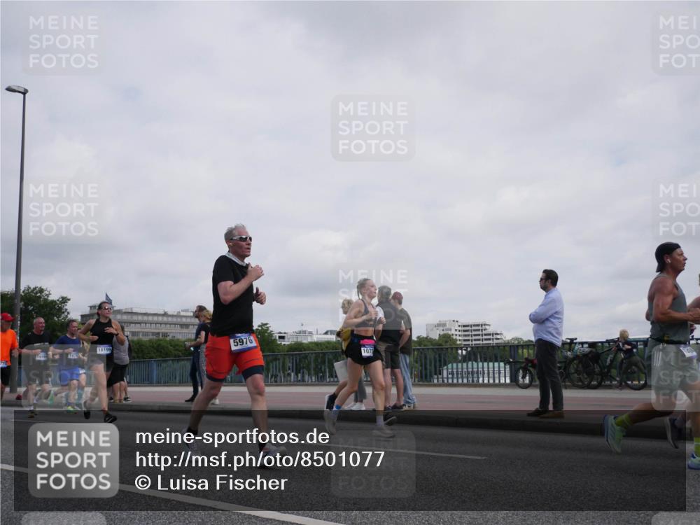 29.06.2025 - hella hamburg halbmarathon Luisa Fischer http://msf.ph/oto/8501077 29.06.2025 10:07:30 Kennedybrücke 1674, 18199, 5976, 1075, 1377, 1674, 3413, 4904, 5354, 5365, 5976, 6709, 10756 meine-sportfotos.de