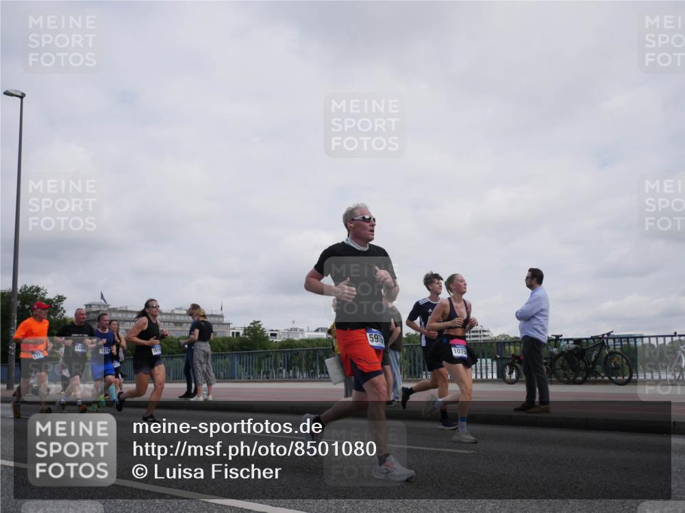 29.06.2025 - hella hamburg halbmarathon Luisa Fischer http://msf.ph/oto/8501080 29.06.2025 10:07:30 Kennedybrücke 1674, 1819, 597, 1075, 1377, 1674, 3413, 4904, 5354, 5365, 5976, 6709, 10756 meine-sportfotos.de