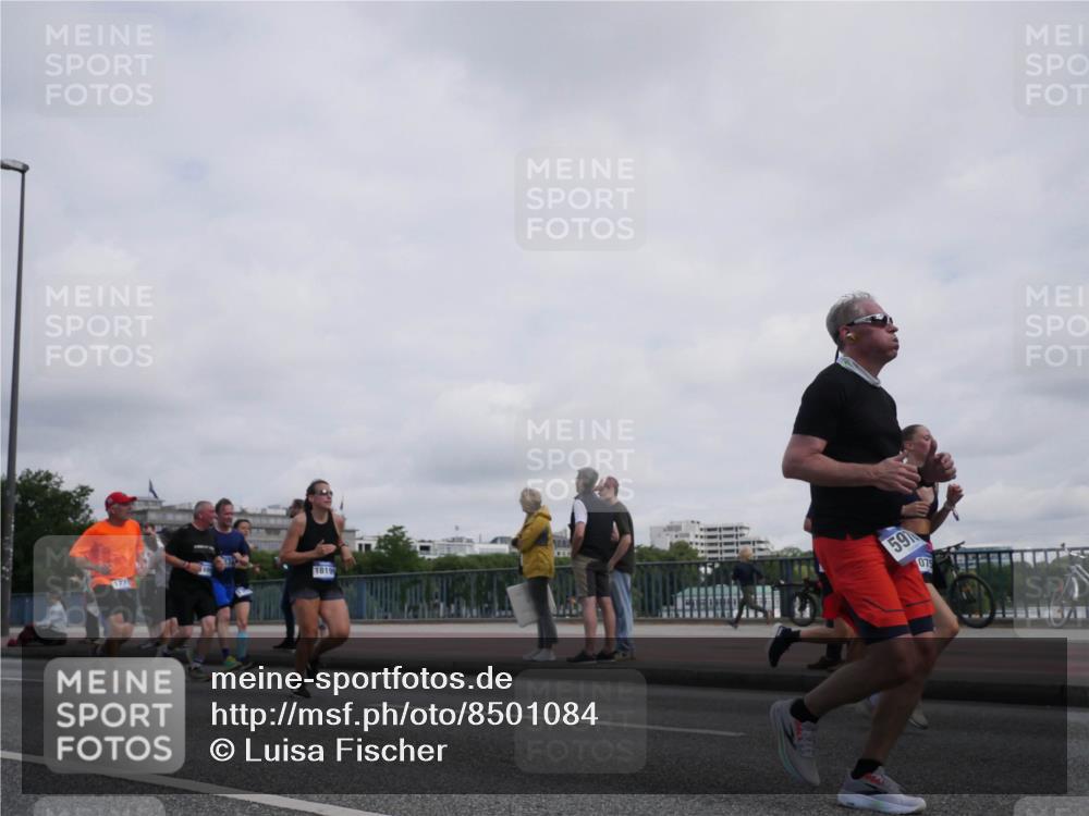 29.06.2025 - hella hamburg halbmarathon Luisa Fischer http://msf.ph/oto/8501084 29.06.2025 10:07:31 Kennedybrücke 18199, 59, 075, 1377, 1674, 3413, 4904, 5354, 5365, 5976, 6709, 10213, 10756 meine-sportfotos.de