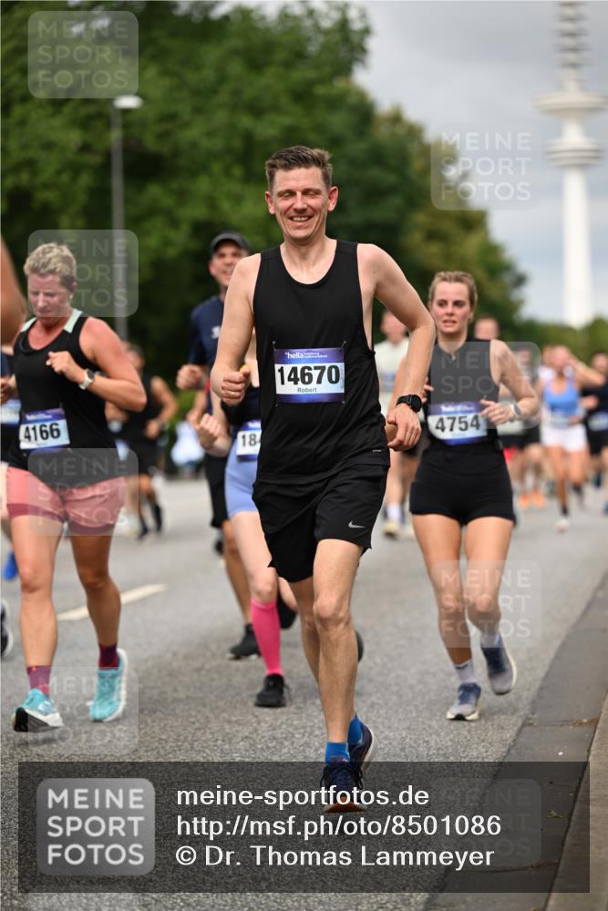 29.06.2025 - hella hamburg halbmarathon Dr. Thomas Lammeyer http://msf.ph/oto/8501086 29.06.2025 10:24:54 Kennedybrücke 1011, 1471, 2053, 2064, 2101, 2834, 2923, 3161, 3781, 3842, 4154, 4166, 4288, 4754, 4869, 5181, 5811, 5812, 6608, 6844, 6951, 7131, 8025, 8113, 8146, 8724, 8738, 8940, 9005, 9011, 9236, 9873, 9981, 10039, 10041, 10350, 10585, 10613, 10647, 10754, 11100, 11145 meine-sportfotos.de