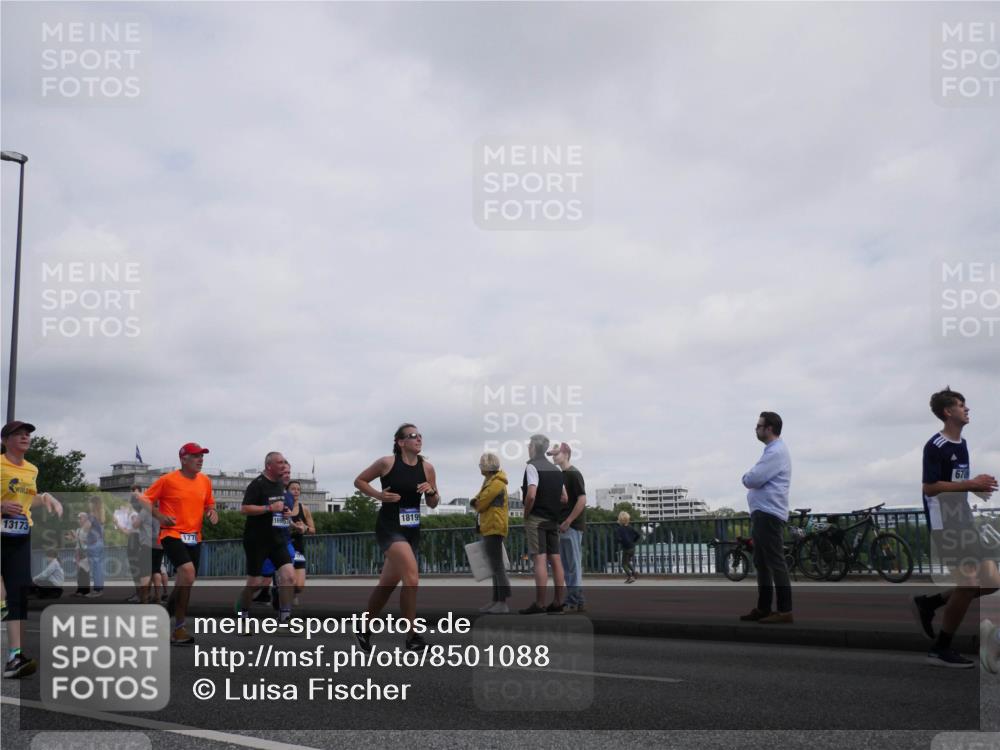 29.06.2025 - hella hamburg halbmarathon Luisa Fischer http://msf.ph/oto/8501088 29.06.2025 10:07:31 Kennedybrücke 1819, 169, 574, 13173, 177, 67, 1377, 1674, 3413, 4904, 5354, 5365, 5976, 6709, 10213, 10756 meine-sportfotos.de