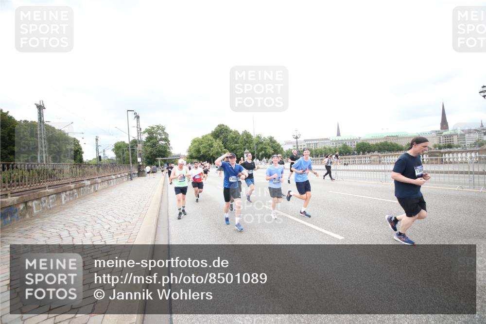 29.06.2025 - hella hamburg halbmarathon Jannik Wohlers http://msf.ph/oto/8501089 29.06.2025 10:57:40 Lombardsbrücke 1388, 2169, 2273, 2275, 3644, 3936, 4429, 5104, 5676, 5782, 6316, 6337, 7262, 7556, 7783, 7977, 7990, 8439, 8440, 8441, 8442, 8512, 8713, 8888, 9180, 9319, 9398, 9436, 9481, 9832, 10058, 10380, 10560, 10635, 10737, 10937, 11037, 11263, 11353, 11392, 11615, 11636, 11732, 12122, 13176, 13218, 13352, 13358, 13364, 13553, 13804, 14453, 14507, 14533, 14634, 14685, 15282, 15510, 15552, 15916, 16329, 16349, 17881 meine-sportfotos.de