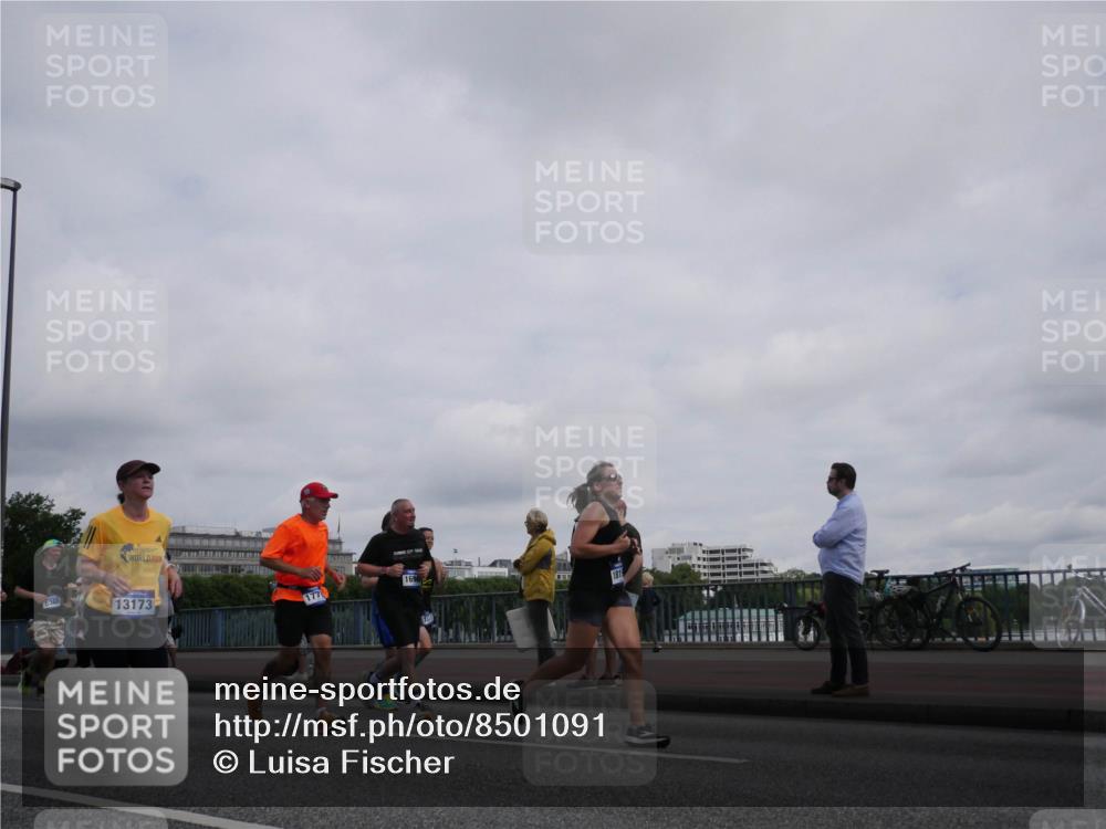 29.06.2025 - hella hamburg halbmarathon Luisa Fischer http://msf.ph/oto/8501091 29.06.2025 10:07:32 Kennedybrücke 13173, 177, 169, 181, 1377, 1674, 3413, 4904, 5354, 5365, 5976, 6709, 10213, 10756 meine-sportfotos.de