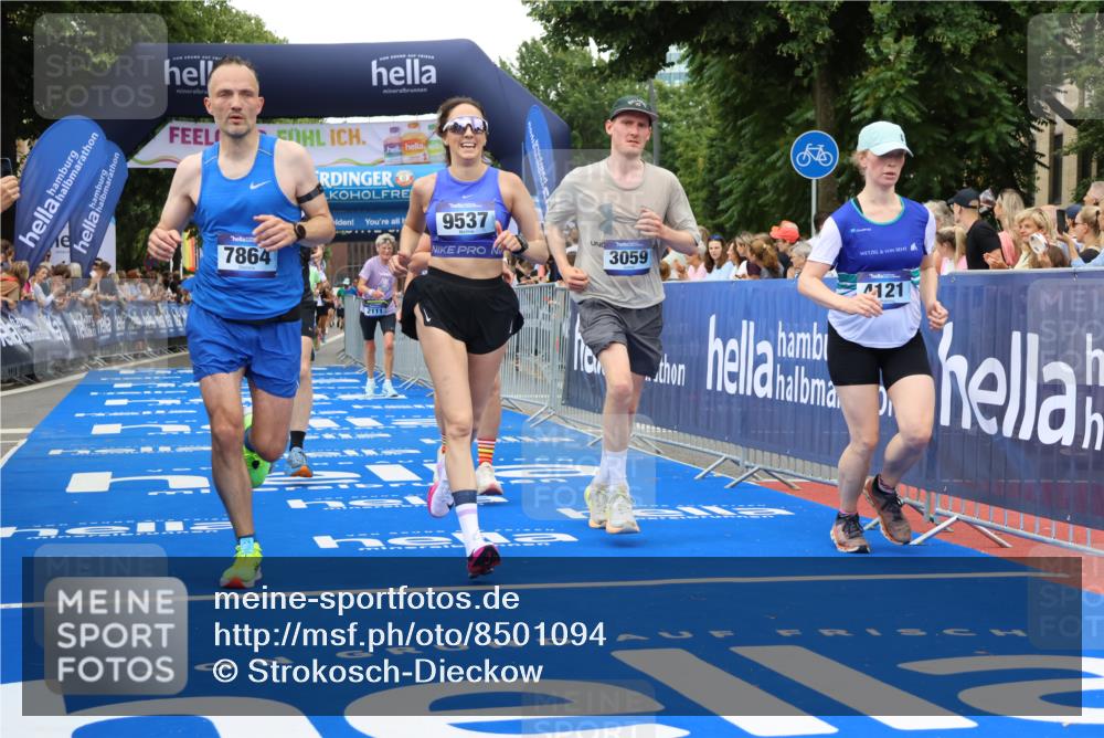 29.06.2025 - hella hamburg halbmarathon Strokosch-Dieckow http://msf.ph/oto/8501094 29.06.2025 10:53:04 Ziel 2111, 2208, 3059, 3258, 3334, 4121, 7509, 7864, 8587, 9093, 9537, 12155, 12367, 12519, 12910, 14323, 14791, 15430, 16986, 18590, 18720, 19208 meine-sportfotos.de