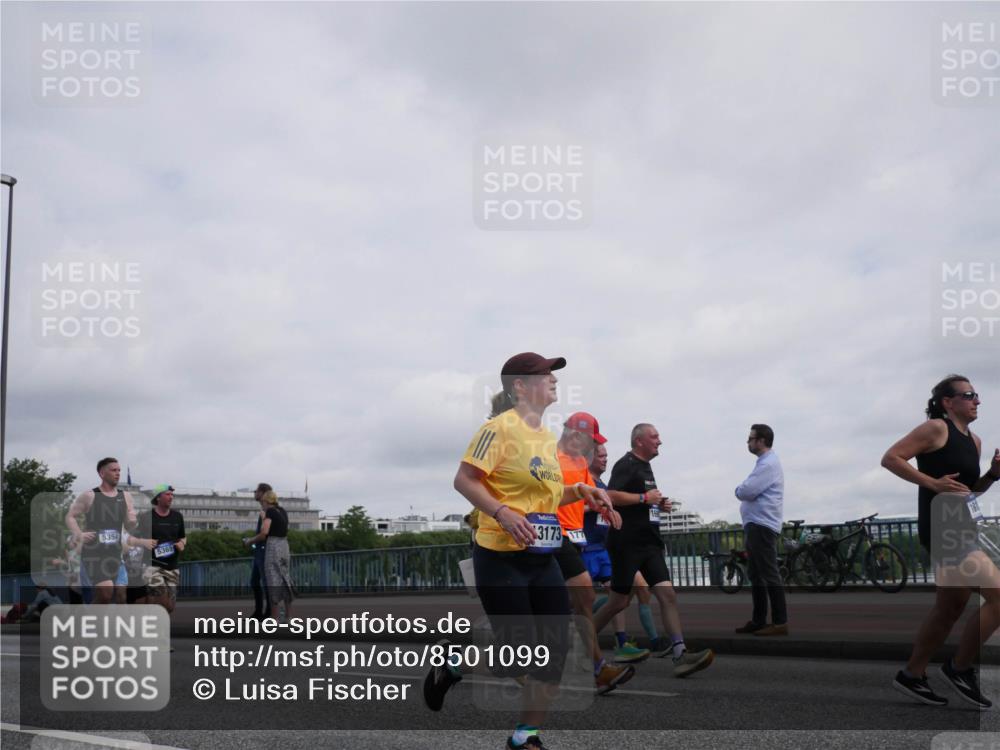 29.06.2025 - hella hamburg halbmarathon Luisa Fischer http://msf.ph/oto/8501099 29.06.2025 10:07:33 Kennedybrücke 15354, 5365, 3173, 177, 1377, 1674, 3413, 4904, 5354, 5365, 5976, 6709, 10213 meine-sportfotos.de