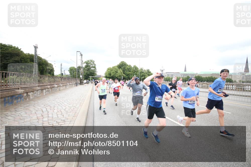 29.06.2025 - hella hamburg halbmarathon Jannik Wohlers http://msf.ph/oto/8501104 29.06.2025 10:57:41 Lombardsbrücke 1388, 2169, 2273, 2275, 3644, 3936, 4429, 5104, 5676, 5782, 6316, 6337, 6825, 7262, 7556, 7783, 7977, 7990, 8439, 8440, 8441, 8442, 8512, 8713, 8888, 9180, 9319, 9398, 9436, 9481, 9832, 10058, 10380, 10462, 10560, 10635, 10737, 10937, 11037, 11263, 11353, 11392, 11615, 11636, 11732, 12122, 13218, 13352, 13358, 13364, 13469, 13553, 13804, 14453, 14507, 14533, 14634, 14685, 15282, 15510, 15552, 15916, 16329, 16349, 17881 meine-sportfotos.de