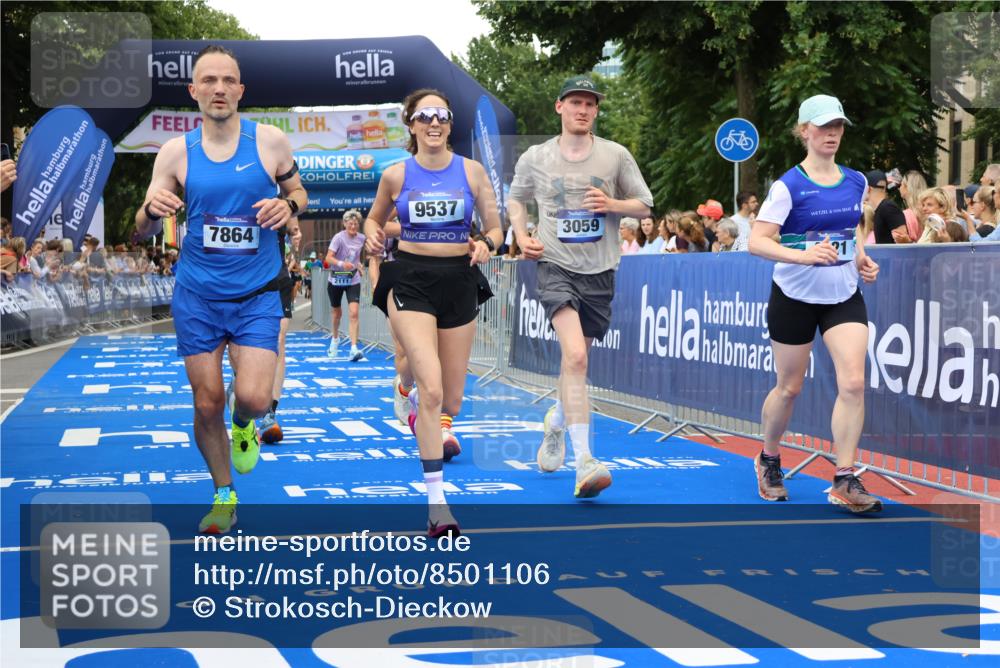 29.06.2025 - hella hamburg halbmarathon Strokosch-Dieckow http://msf.ph/oto/8501106 29.06.2025 10:53:04 Ziel 2111, 2208, 3059, 3258, 3334, 4121, 7509, 7864, 8587, 9093, 9537, 12155, 12367, 12519, 12910, 14323, 14791, 15430, 16986, 18590, 18720, 19208 meine-sportfotos.de