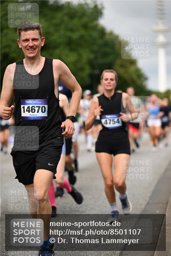 29.06.2025 - hella hamburg halbmarathon Dr. Thomas Lammeyer http://msf.ph/oto/8501107 29.06.2025 10:24:55 Kennedybrücke 1011, 2053, 2064, 2101, 2834, 2923, 3161, 3781, 3842, 4154, 4166, 4288, 4754, 4869, 5181, 5811, 5812, 6608, 6844, 6951, 7131, 8025, 8113, 8146, 8724, 8738, 8940, 9005, 9011, 9236, 9873, 9981, 10039, 10041, 10350, 10585, 10613, 10647, 10754, 11100, 11145 meine-sportfotos.de