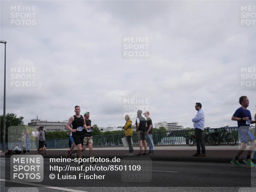 29.06.2025 - hella hamburg halbmarathon Luisa Fischer http://msf.ph/oto/8501109 29.06.2025 10:07:34 Kennedybrücke 5354, 5365, 167, 1377, 1674, 2011, 3413, 4904, 5354, 5365, 10213 meine-sportfotos.de