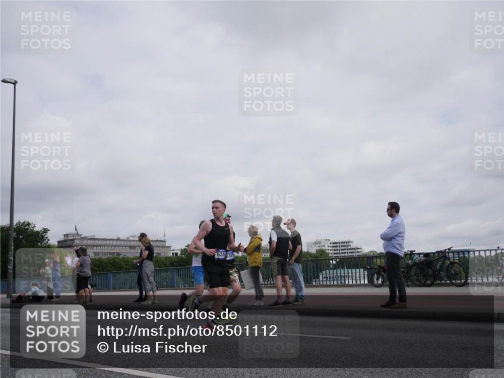 29.06.2025 - hella hamburg halbmarathon Luisa Fischer http://msf.ph/oto/8501112 29.06.2025 10:07:34 Kennedybrücke 535, 365, 1377, 1674, 2011, 3413, 4904, 5354, 5365, 10213 meine-sportfotos.de