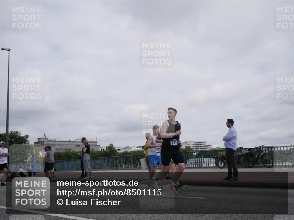 29.06.2025 - hella hamburg halbmarathon Luisa Fischer http://msf.ph/oto/8501115 29.06.2025 10:07:35 Kennedybrücke 341, 5354, 1377, 1674, 2011, 3413, 4904, 5354, 5365, 10213 meine-sportfotos.de