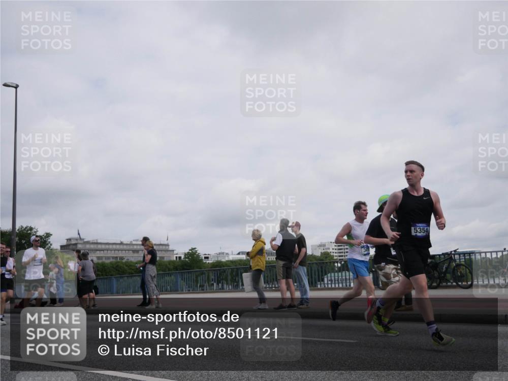 29.06.2025 - hella hamburg halbmarathon Luisa Fischer http://msf.ph/oto/8501121 29.06.2025 10:07:35 Kennedybrücke 1614, 5354, 1377, 1674, 2011, 3413, 4904, 5354, 5365, 10213 meine-sportfotos.de