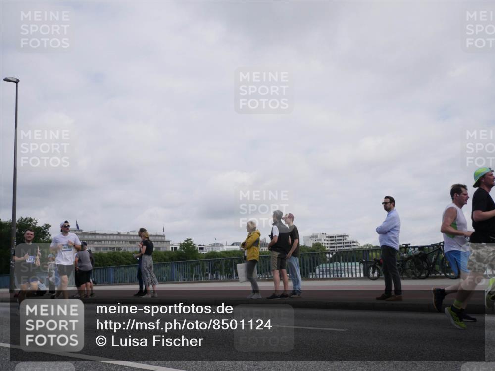 29.06.2025 - hella hamburg halbmarathon Luisa Fischer http://msf.ph/oto/8501124 29.06.2025 10:07:36 Kennedybrücke 16145, 1377, 1674, 2011, 3413, 4904, 5354, 5365, 10213 meine-sportfotos.de