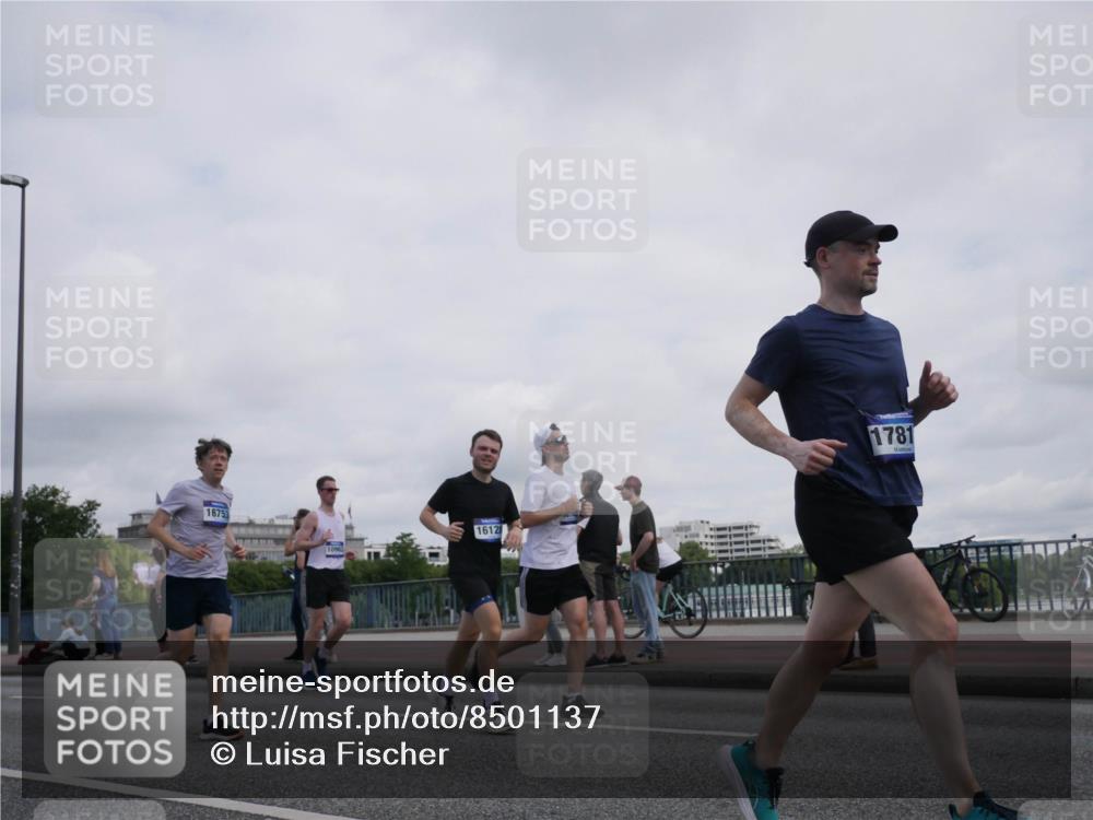 29.06.2025 - hella hamburg halbmarathon Luisa Fischer http://msf.ph/oto/8501137 29.06.2025 10:07:38 Kennedybrücke 16753, 10962, 1612, 1781, 2011, 3413, 4146, 4904, 5365, 8217, 10213 meine-sportfotos.de