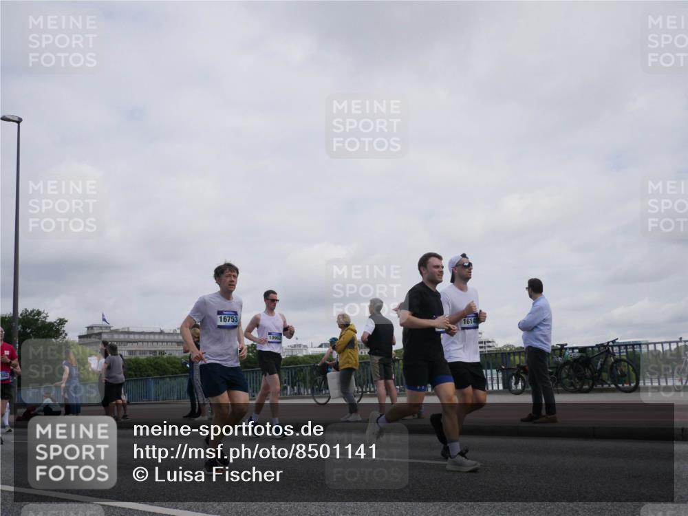 29.06.2025 - hella hamburg halbmarathon Luisa Fischer http://msf.ph/oto/8501141 29.06.2025 10:07:38 Kennedybrücke 582, 16753, 10962, 1614, 2011, 3413, 4146, 4904, 5365, 8217, 10213 meine-sportfotos.de