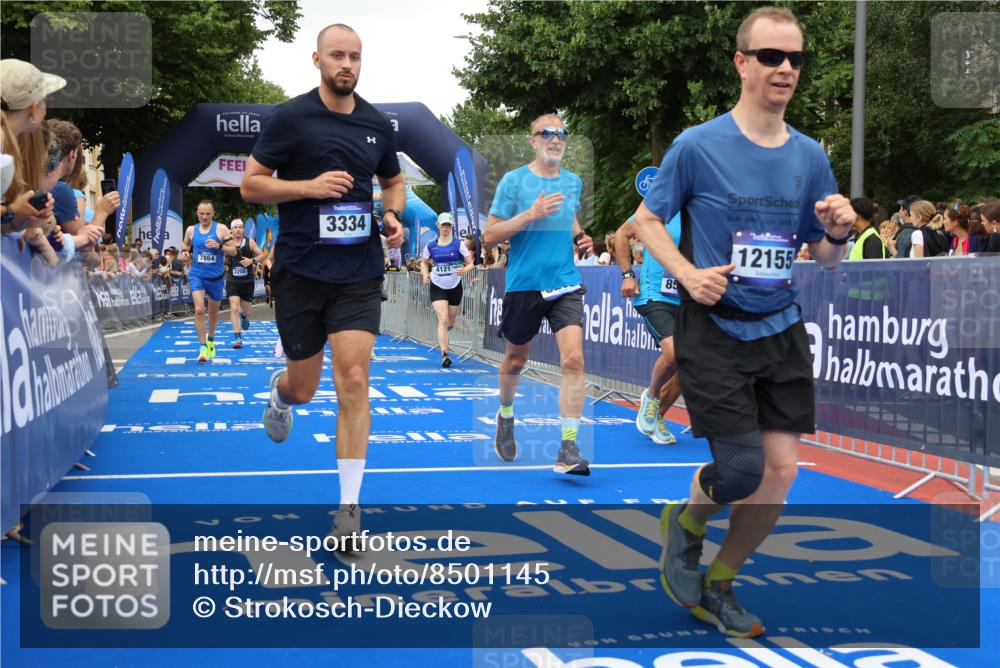 29.06.2025 - hella hamburg halbmarathon Strokosch-Dieckow http://msf.ph/oto/8501145 29.06.2025 10:53:02 Ziel 2111, 2208, 3059, 3258, 3334, 4121, 4770, 5907, 7509, 7864, 8587, 9093, 9537, 12155, 12367, 12519, 12910, 14323, 14791, 15430, 18590, 18720, 19208 meine-sportfotos.de