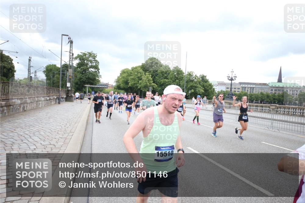 29.06.2025 - hella hamburg halbmarathon Jannik Wohlers http://msf.ph/oto/8501146 29.06.2025 10:57:43 Lombardsbrücke 1001, 1388, 2043, 2169, 2273, 2275, 3644, 3936, 4117, 4429, 5104, 5676, 5782, 6316, 6337, 6825, 7262, 7556, 7783, 7977, 7990, 8076, 8439, 8440, 8441, 8442, 8512, 8713, 8888, 9180, 9319, 9398, 9436, 9481, 9832, 10058, 10380, 10462, 10560, 10635, 10737, 10937, 11037, 11263, 11353, 11392, 11615, 11636, 11732, 12122, 13218, 13226, 13352, 13358, 13364, 13469, 13553, 13804, 14453, 14507, 14533, 14634, 14685, 15282, 15510, 15552, 15916, 16329, 16349, 17881 meine-sportfotos.de